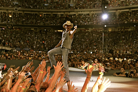 Kenny Chesney & Old Dominion at Veterans United Home Loans Amphitheater