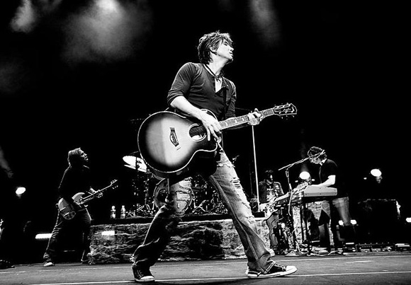 The Goo Goo Dolls & Phillip Phillips at Veterans United Home Loans Amphitheater