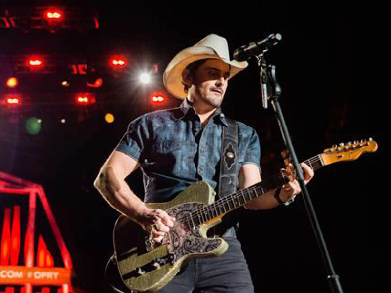 Brad Paisley at Veterans United Home Loans Amphitheater