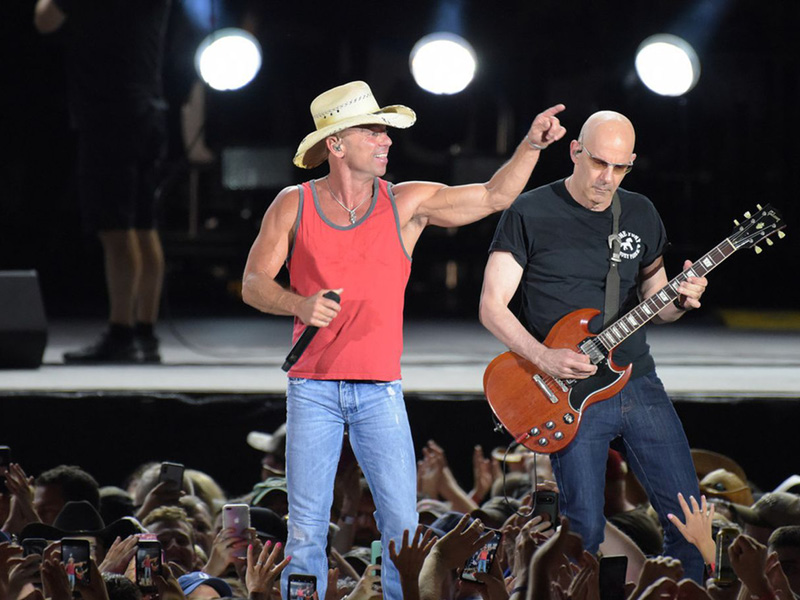 Kenny Chesney: Here And Now Tour 2022 with Carly Pearce at Veterans United Home Loans Amphitheater