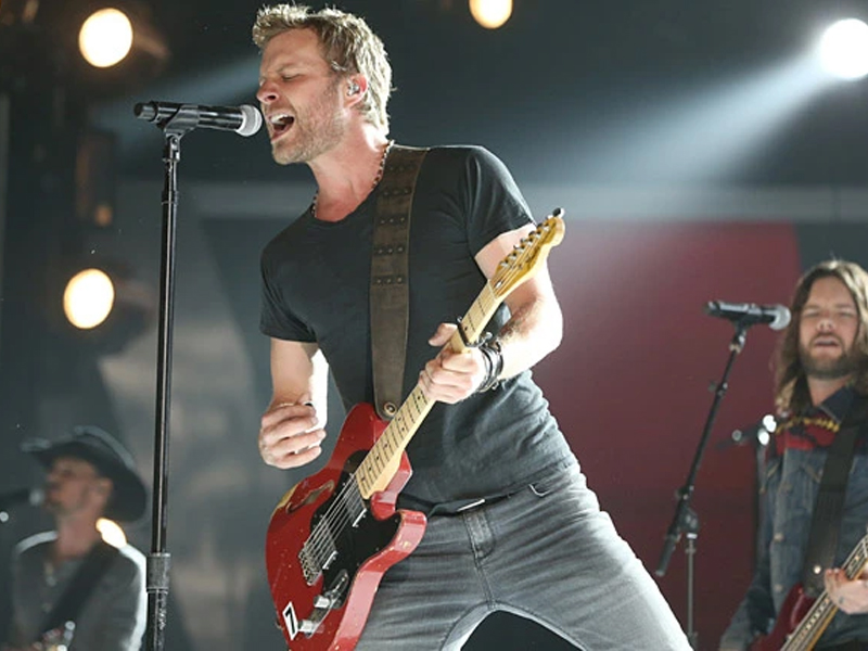 Dierks Bentley at Veterans United Home Loans Amphitheater